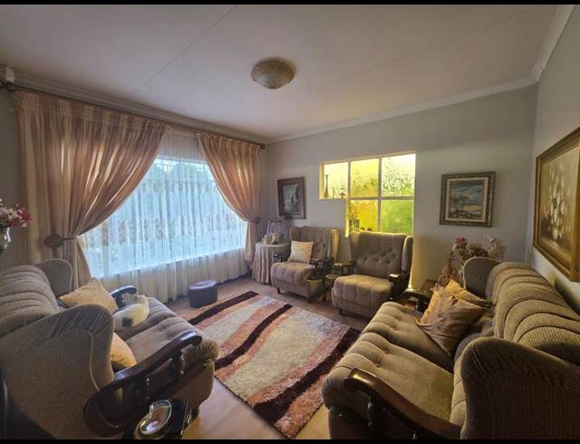 3 BEDROOM HOUSE FOR SALE IN GREENHILLS